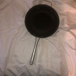 Sur la table non stick hard anodized pan 10